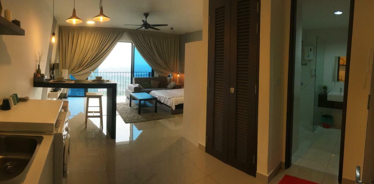 Warm Stay At Trefoil Setia Alam Exterior foto