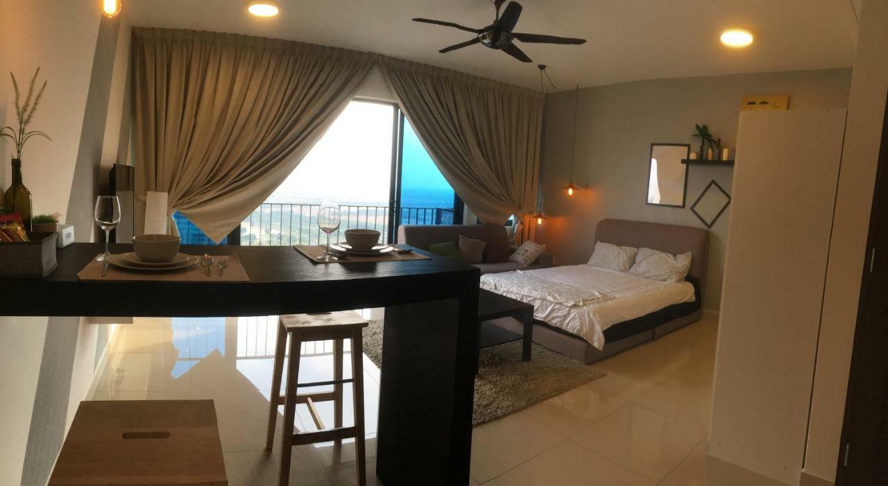 Warm Stay At Trefoil Setia Alam Exterior foto