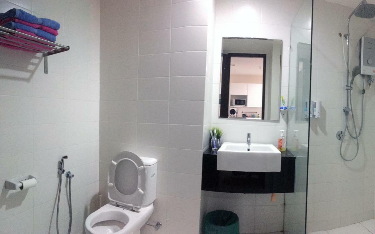 Warm Stay At Trefoil Setia Alam Exterior foto